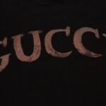 T-shirt Gucci Distressed Logo Black - Image 6