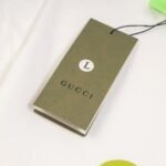 T-shirt Gucci Neon Logo White - Image 7