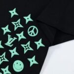 T-Shirt Louis Vuitton LV Monogram Print Black - Image 4