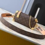 Shoulder Bag Louis Vuitton x TM