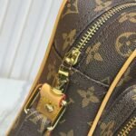 Shoulder Bag Louis Vuitton - Image 7