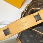 Shoulder Bag Louis Vuitton - Image 8