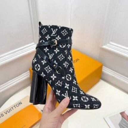 Wallet Louis Vuitton Embossed Monogram in Black