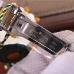 Wallet Louis Vuitton Embossed Monogram in Black - Image 7