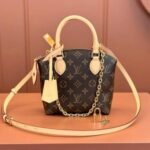 Shoulder Bag Louis Vuitton Lockit BB Monogram