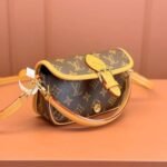 Shoulder Bag Louis Vuitton Nano Diane Monogram - Image 5