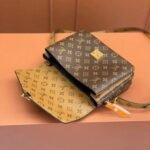 Shoulder Bag Louis Vuitton Métis - Image 2