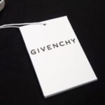 T-Shirt Givenchy - Image 7