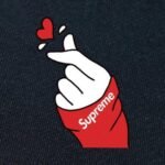 T-shirt Supreme Heart Hand Graphic Black - Image 3