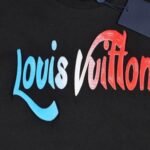 T-shirt Louis Vuitton Gradient Logo Black Red Blue - Image 3