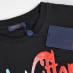T-shirt Louis Vuitton Gradient Logo Black Red Blue - Image 4