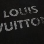 T-shirt Louis Vuitton LV Black Distressed Logo - Image 3