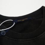 T-shirt Louis Vuitton LV Black Distressed Logo - Image 4