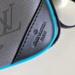 Louis Vuitton Trio Messenger - Image 5