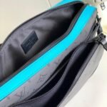 Louis Vuitton Trio Messenger - Image 7