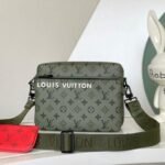 Louis Vuitton Trio Messenger - Image 8