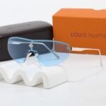 Sunglasses Louis Vuitton - Image 2