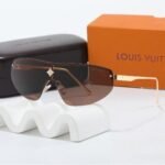 Sunglasses Louis Vuitton - Image 3