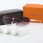 Sunglasses Louis Vuitton - Image 4
