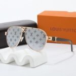 Sunglasses Louis Vuitton - Image 7