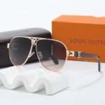Sunglasses Louis Vuitton - Image 5