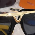 Sunglasses Louis Vuitton - Image 2