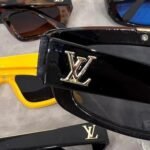 Sunglasses Louis Vuitton - Image 3