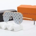 Sunglasses Louis Vuitton - Image 4