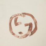 T-shirt Gucci Distressed Logo Beige - Image 4