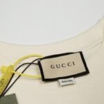T-shirt Gucci Distressed Logo Beige - Image 8