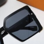 Sunglasses Louis Vuitton - Image 5