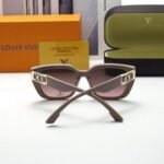 Sunglasses Louis Vuitton - Image 5