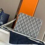 Christian Dior Triangle Pouch Gravity - Image 24