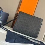 Christian Dior Triangle Pouch Gravity - Image 28