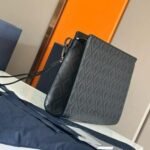 Christian Dior Triangle Pouch Gravity - Image 29