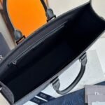 Christian Dior East-West Tote Bag - Image 12