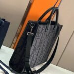 Christian Dior East-West Tote Bag - Image 20