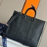 Christian Dior East-West Tote Bag - Image 24