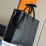 Christian Dior East-West Tote Bag - Image 25