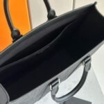 Christian Dior East-West Tote Bag - Image 27