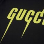 T-shirt Gucci Neon Logo Black - Image 4