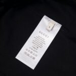 T-shirt Gucci Neon Logo Black - Image 8
