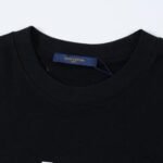 T-shirt Louis Vuitton LV Black Graphic Logo - Image 4