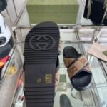 Slides Gucci GG Canvas Black Brown - Image 2