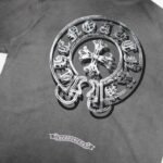 T-shirt Chrome Hearts Distressed Horseshoe Grey Logo - Image 4