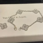 Bracelet  Van Cleef